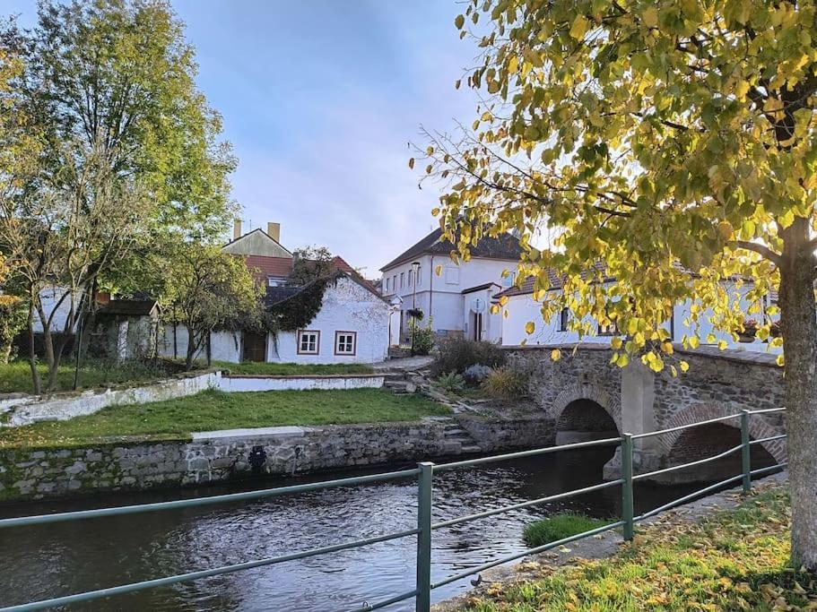 Chaloupka U Mostu Sv Jana V Centru Vodnan Vodnany Exterior photo