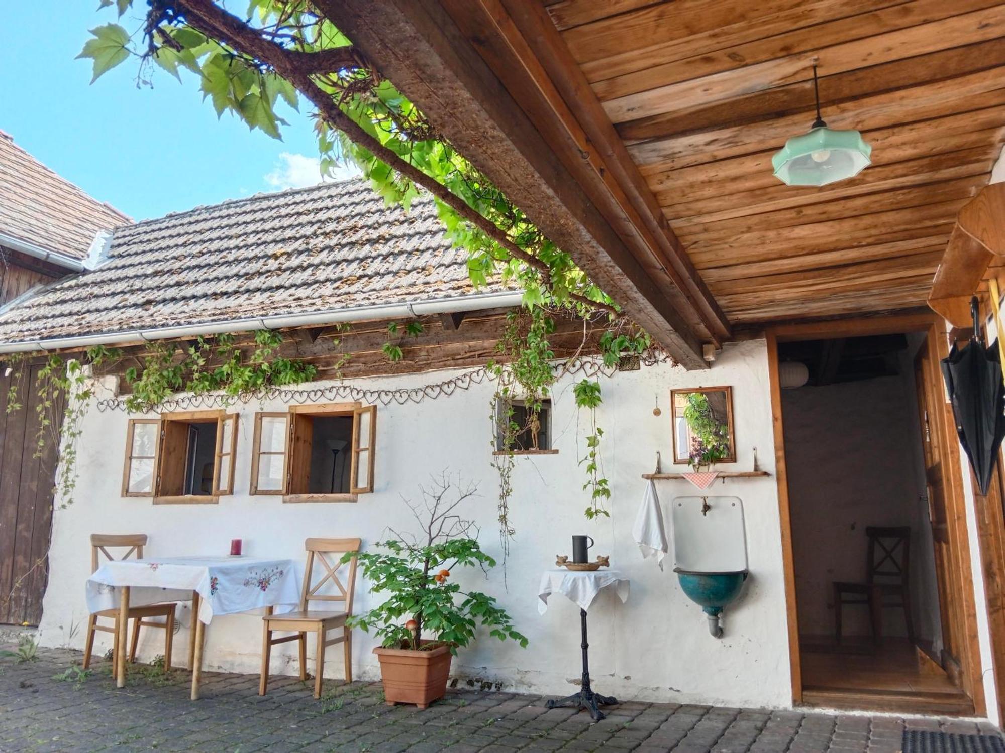 Chaloupka U Mostu Sv Jana V Centru Vodnan Vodnany Exterior photo